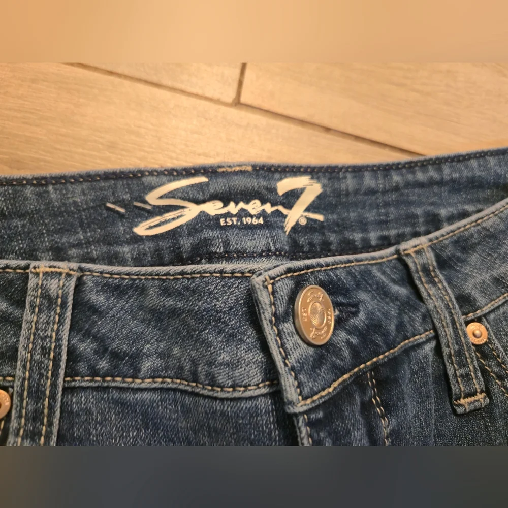Seven7 Embroidered Denim Shorts Size 6
